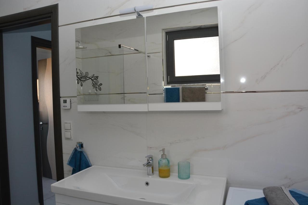 Pegasus Sea View Luxury Apartments Vrasná Kültér fotó